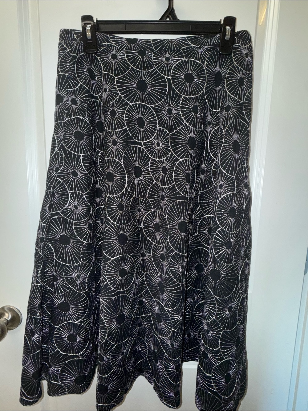 Chico’s Black & White Embroidered Floral Midi Skirt Size 1